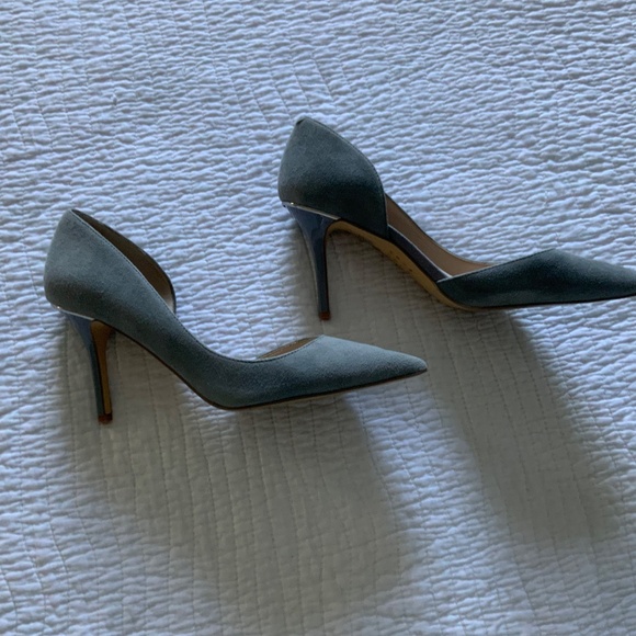 WHBM grey suede D’Orsay pumps - Picture 2 of 13